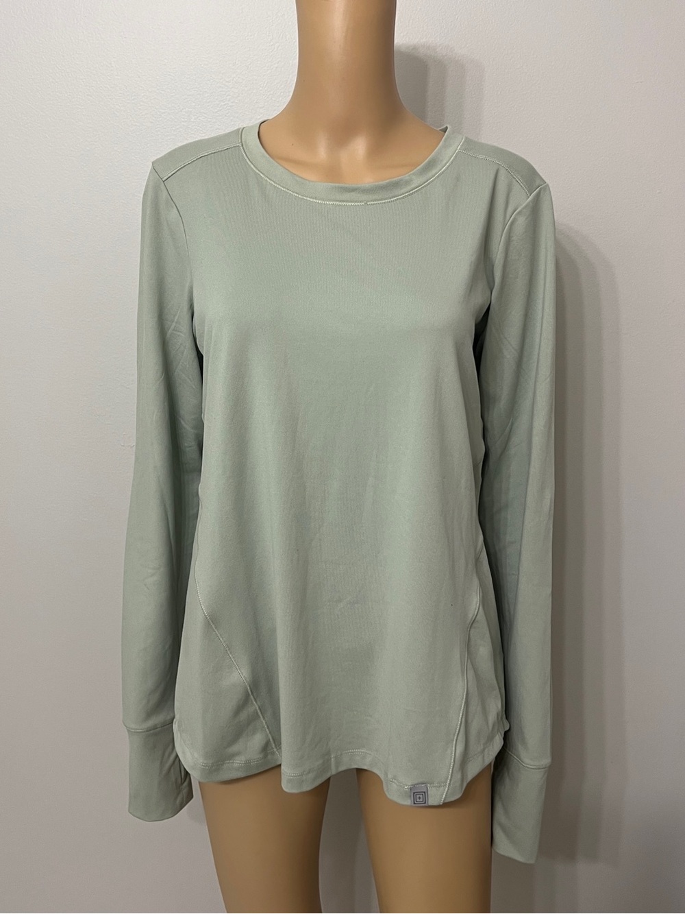 5.11 Tactical Women’s Yelena Crew Long Sleeve Sage Green Large Thumbholes